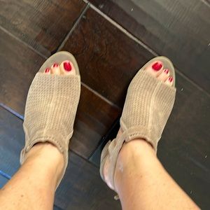 Franco Sarto size 8.5 Suede Open Toe Block Heels